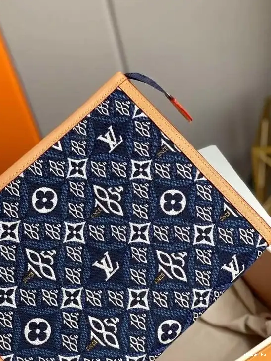 TOILETRY VUITTON POUCH SINCE LOUIS 1854 26 0521